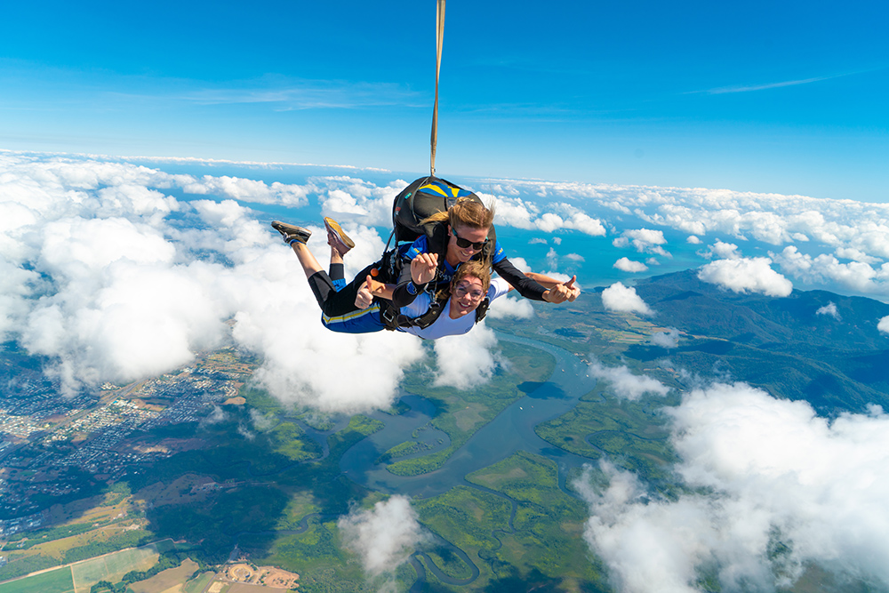 Tandem skydive in cairns