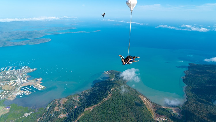 Skydiving Airlie Beach